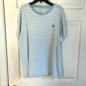 Men’s POLO Ralph Lauren size Large custom fit light weight tee.